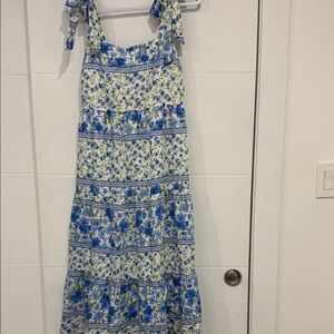 Chic Floral Maxi Dress in Blue and White